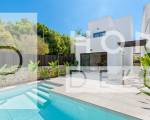Villa for sale in Mil Palmeras with a swimming pool