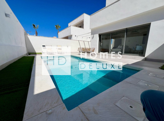 Nueva construcción  - Villas - La Zenia